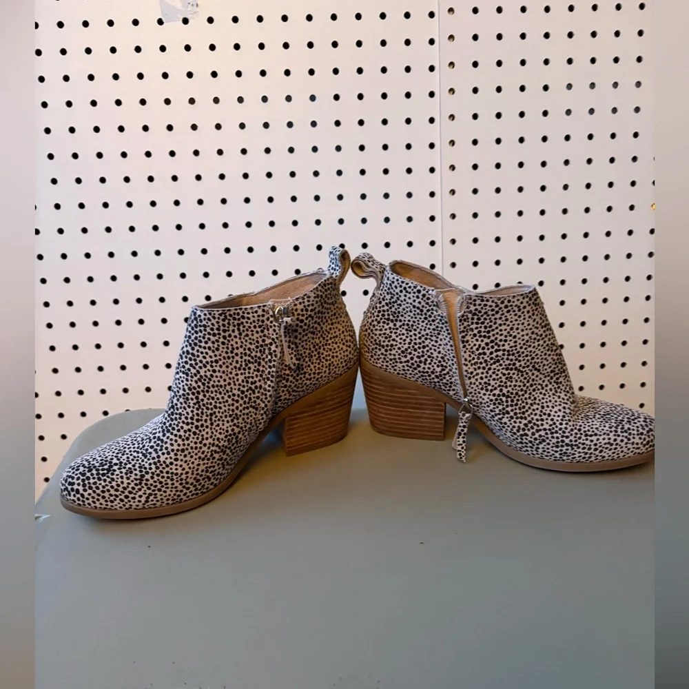 Toms Leopard Suede Ankle Boots zipper side closure size 8 woman’s Block heel